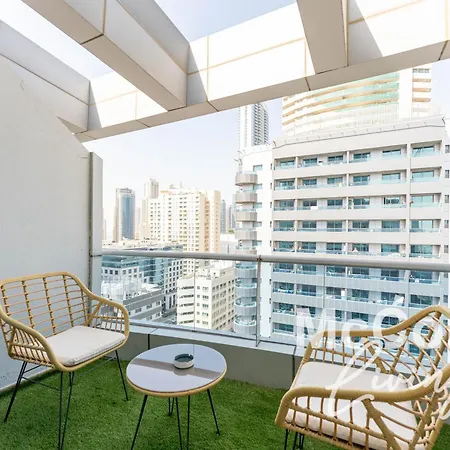 Central 1Br In Marina With Private Terrace & Pool Dubai Exterior photo