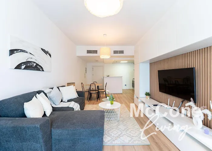 Central 1Br In Marina With Private Terrace & Pool