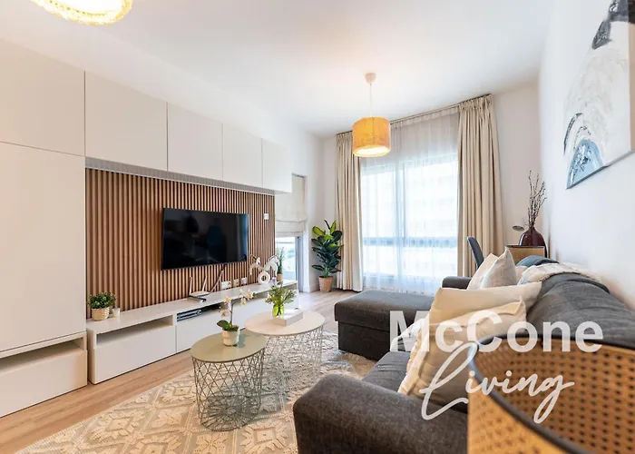 Central 1Br In Marina With Private Terrace & Pool