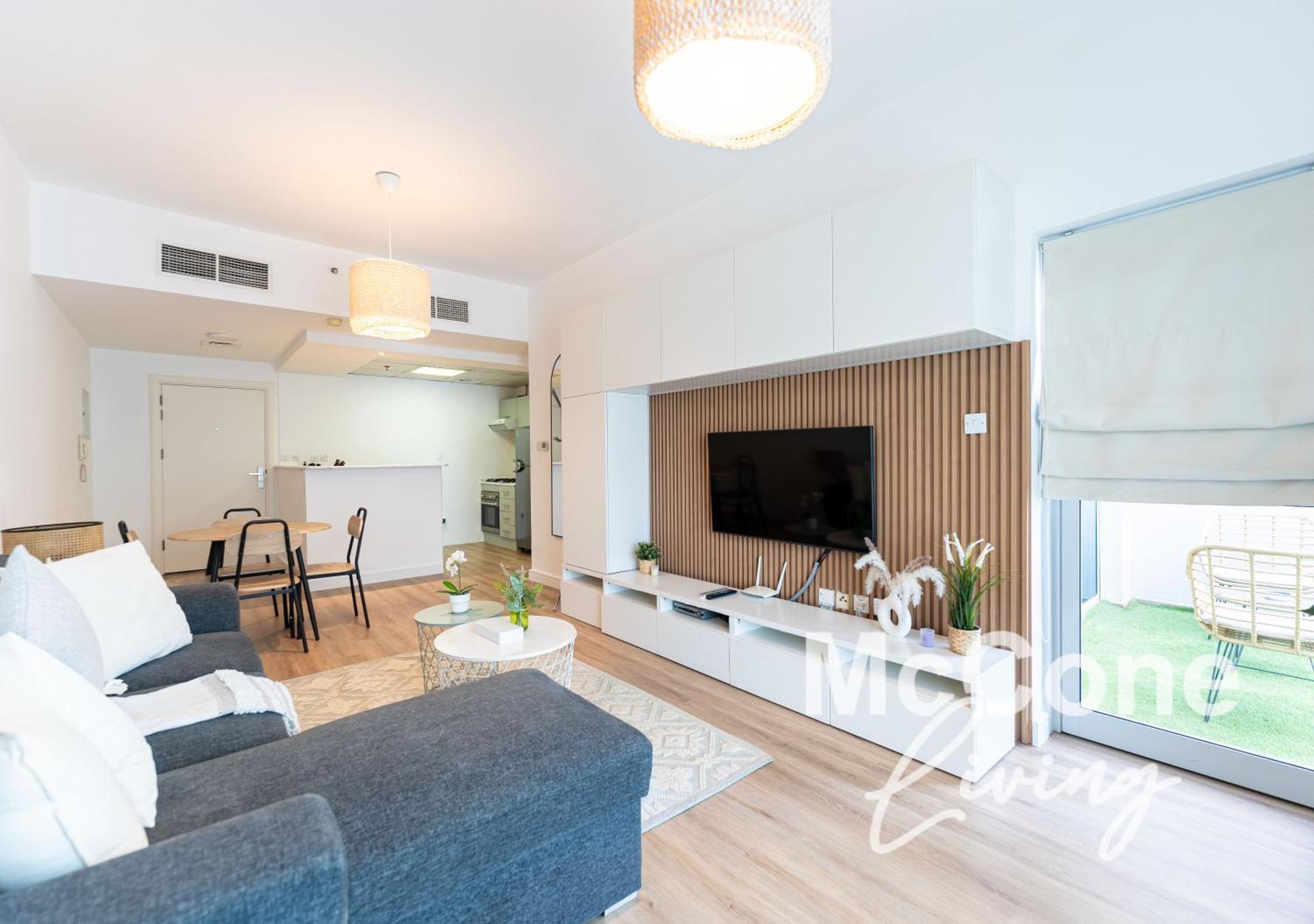 1br In Marina With Private Terrace & Pool Dubai